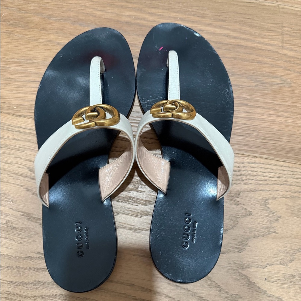Gucci Women's Black and Cream Sandals with Gold Accent